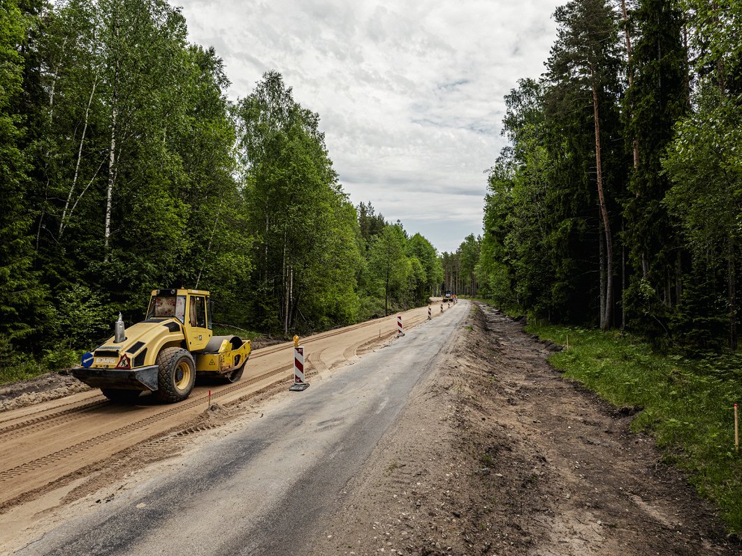 Būvdarbi uz autoceļa Ventspils–Kolka (P124)