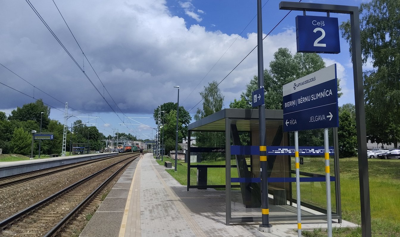 Atklāta jaunizbūvētā «Bieriņi/Bērnu slimnīca» dzelzceļa stacija