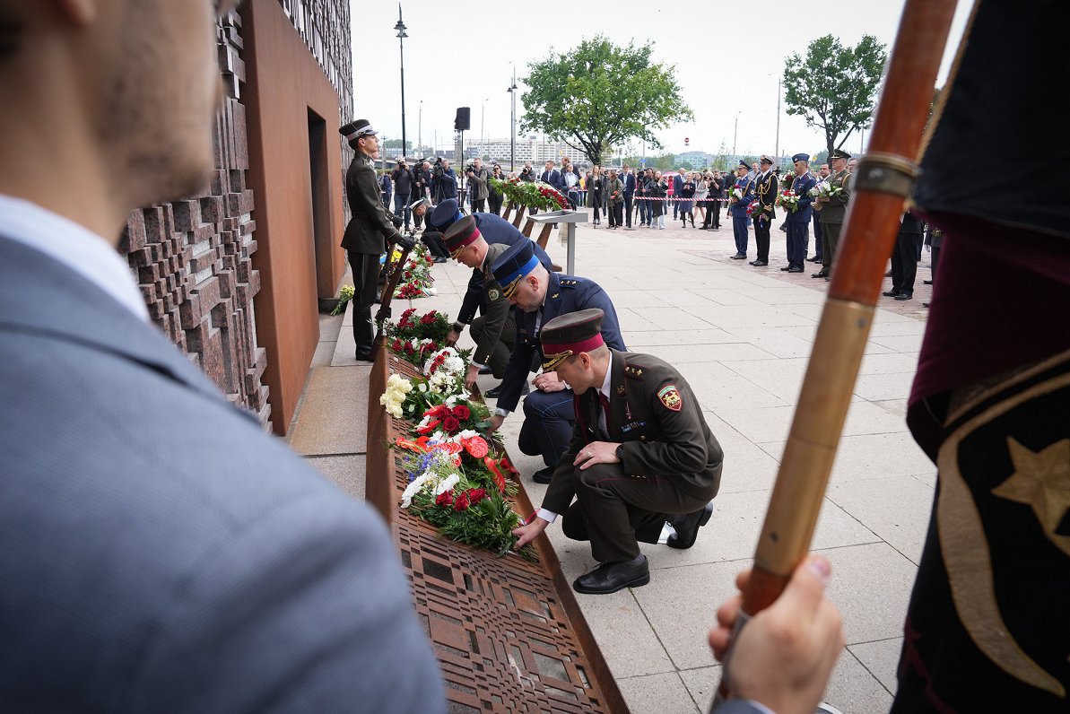 Komunistiskā genocīda upuru piemiņas dienas ziedu nolikšanas ceremonija.