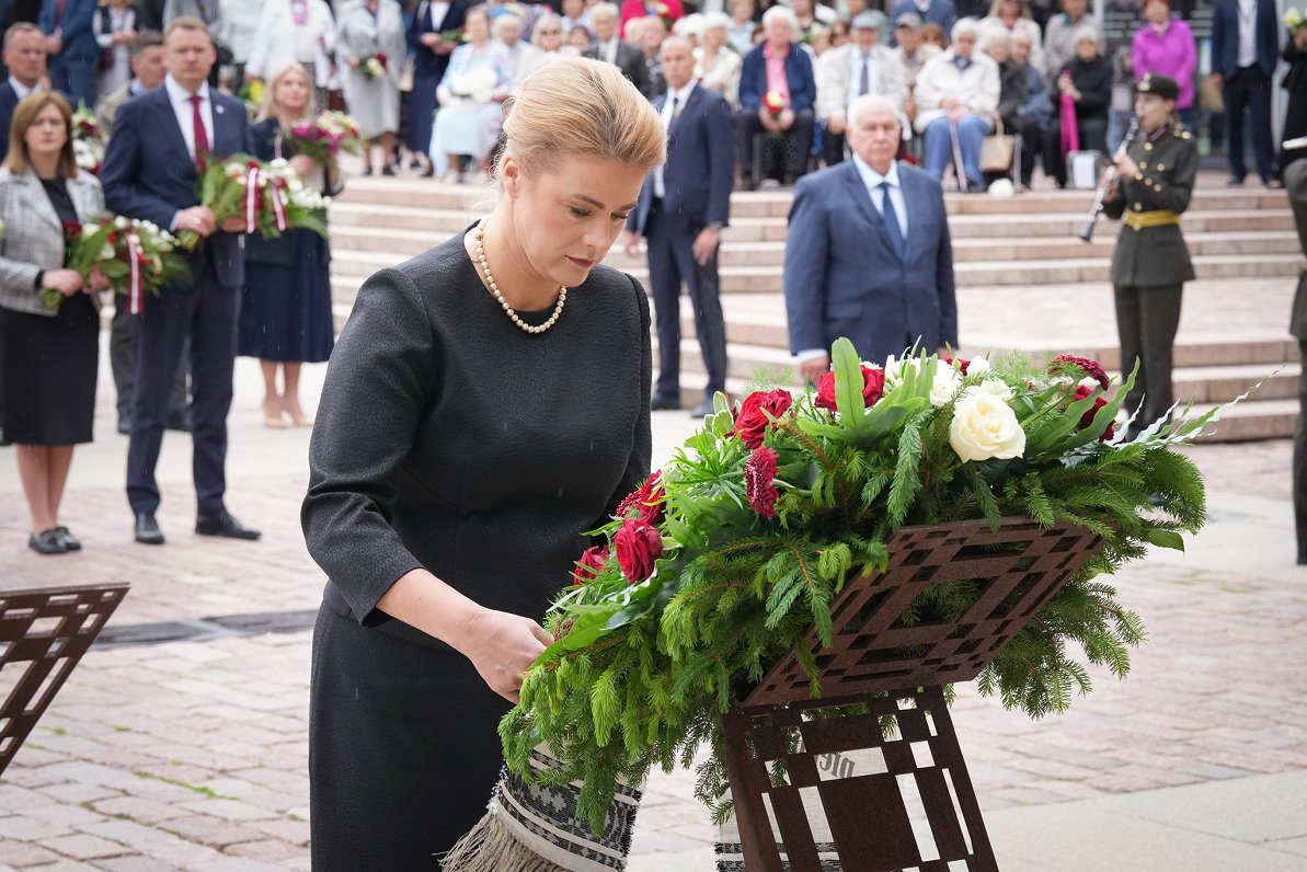 Komunistiskā genocīda upuru piemiņas dienas ziedu nolikšanas ceremonija.