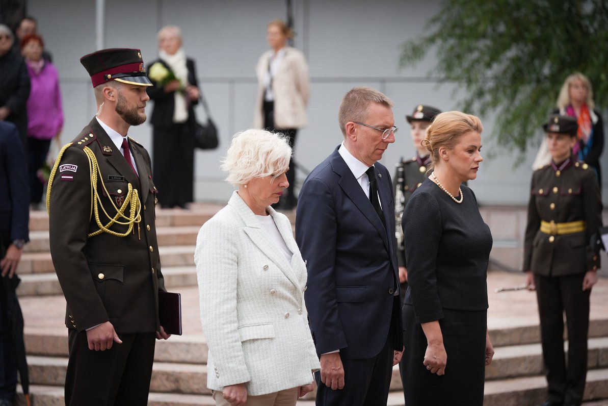 Komunistiskā genocīda upuru piemiņas dienas ziedu nolikšanas ceremonija.