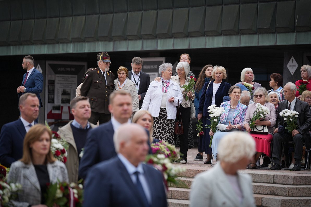 Komunistiskā genocīda upuru piemiņas dienas ziedu nolikšanas ceremonija.