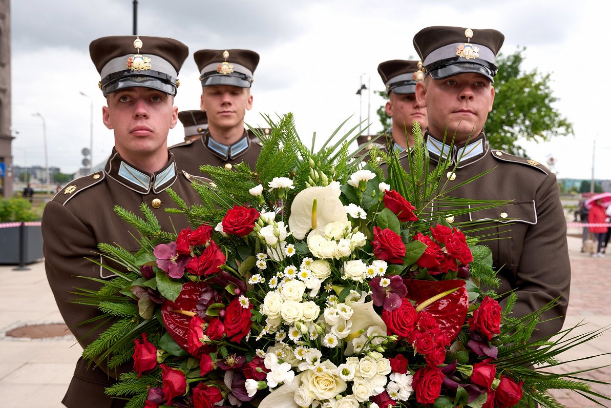 Komunistiskā genocīda upuru piemiņas dienas ziedu nolikšanas ceremonija.