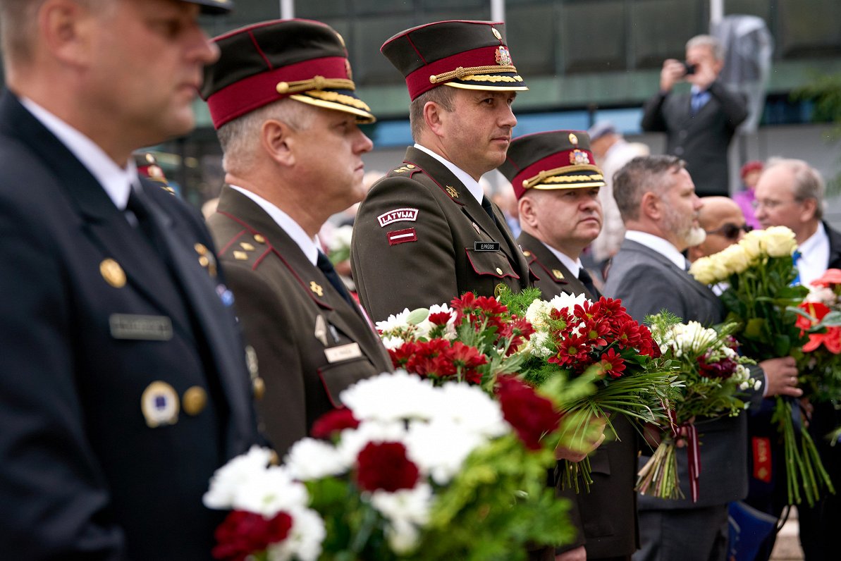 Komunistiskā genocīda upuru piemiņas dienas ziedu nolikšanas ceremonija.