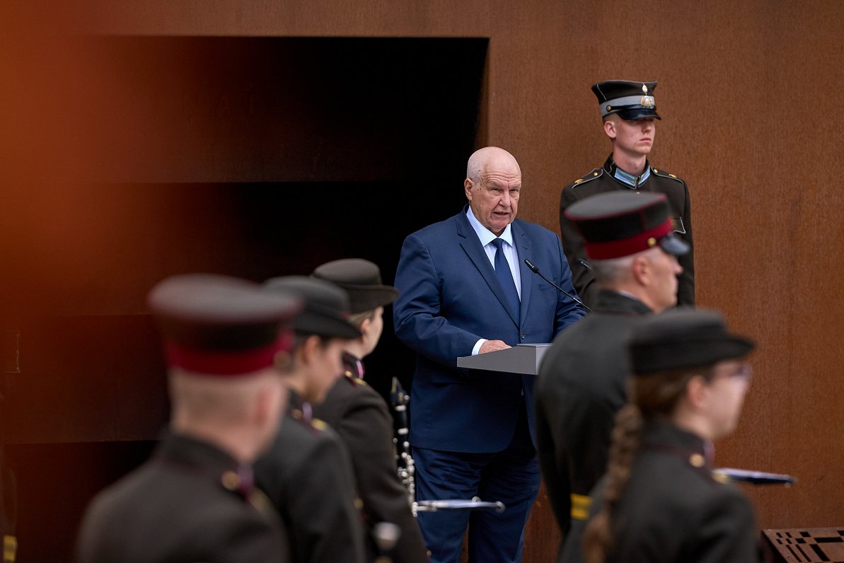 Komunistiskā genocīda upuru piemiņas dienas ziedu nolikšanas ceremonija.