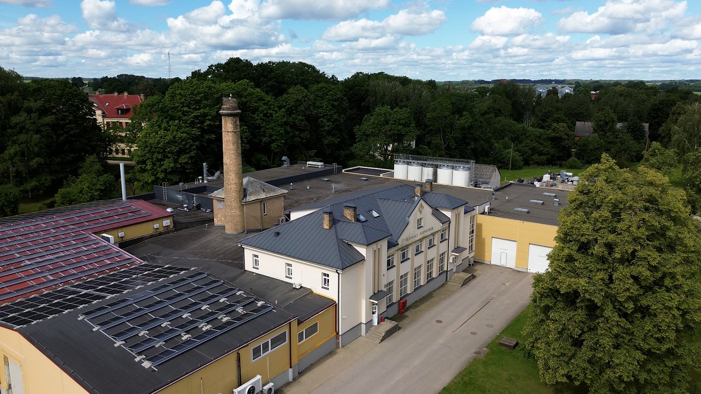 Skolēnu vasaras darbs Jaunpils pagasta &quot;Jaunpils pienotavā&quot;.