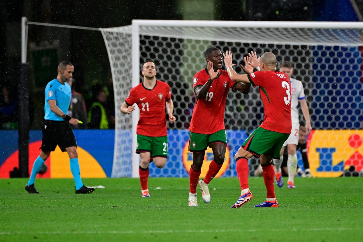 Portugāles izlases futbolisti Eiropas čempionāta mačā pret Čehiju