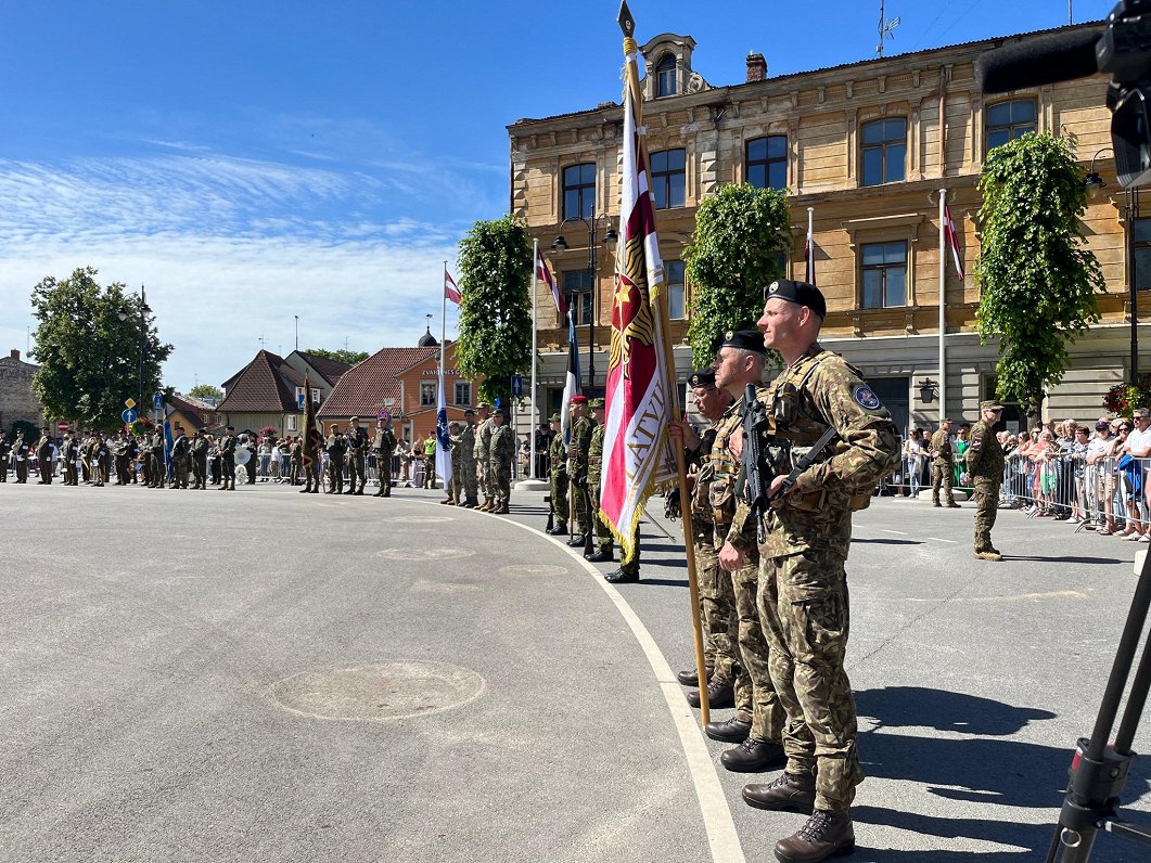 FOTO. Cēsu kauju 105. gadadienā godina Latvijas brīvības cīnītāju varonību