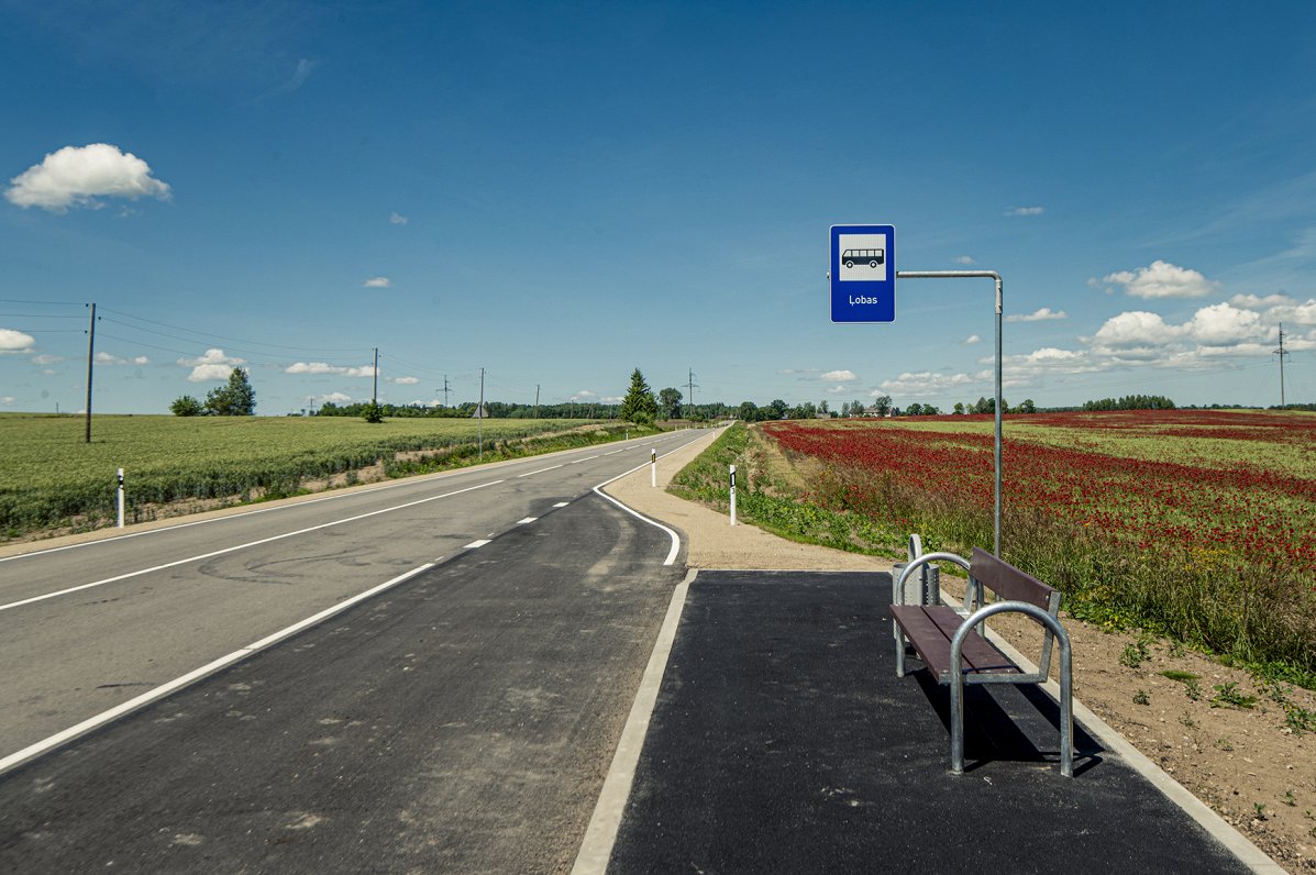 Autobusa pietura &quot;Ļobas&quot;.