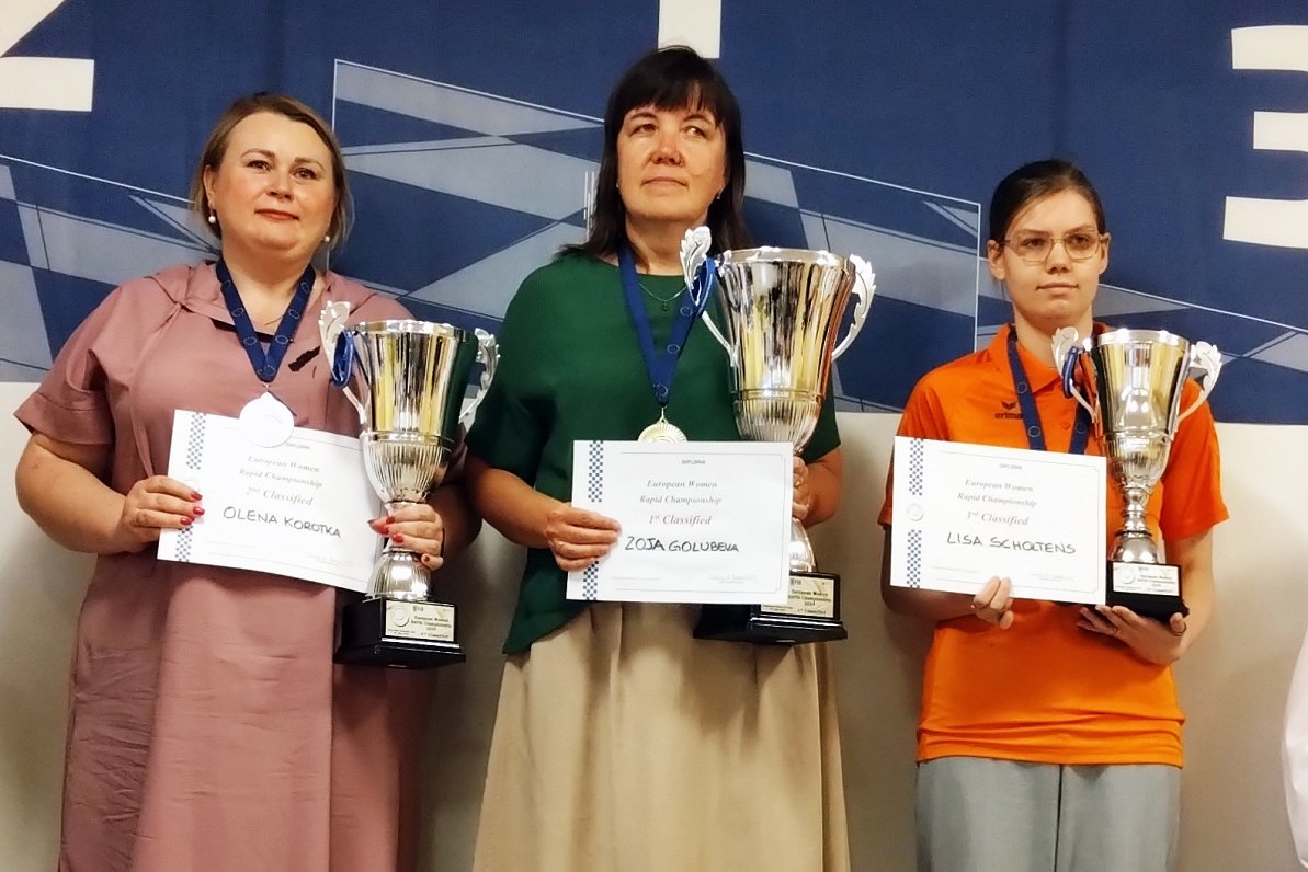 Зоя Голубева (в центре) — чемпион Европы по шашкам