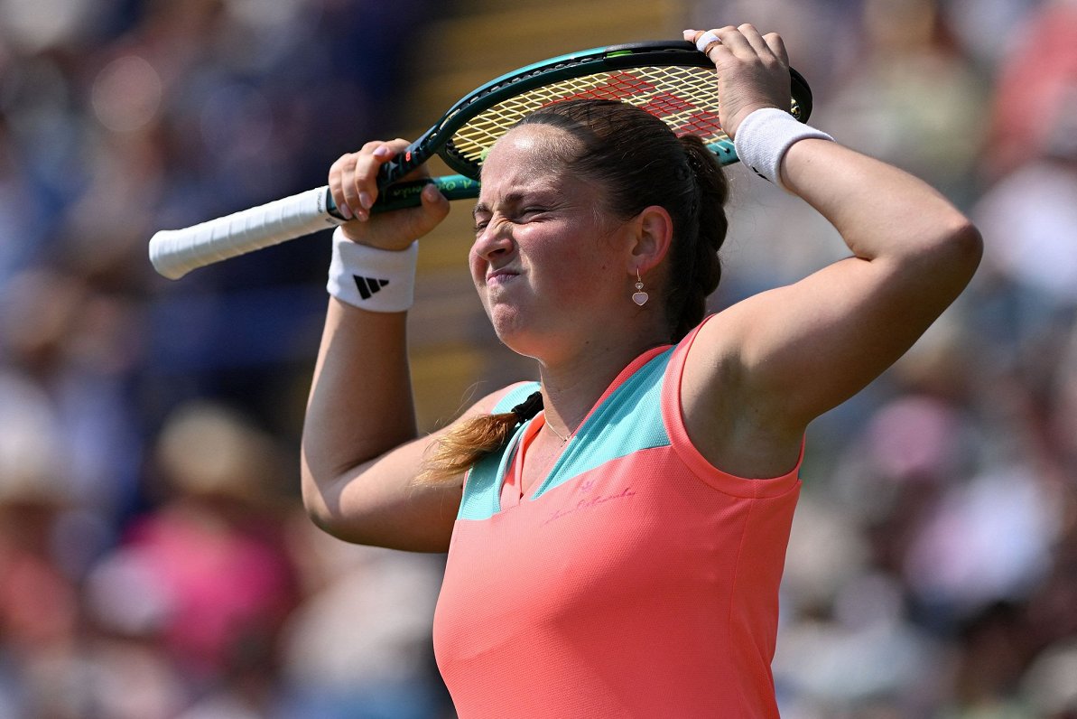 Tenisiste Ostapenko Toronto zaudē dubultspēļu turnīra pirmajā spēlē