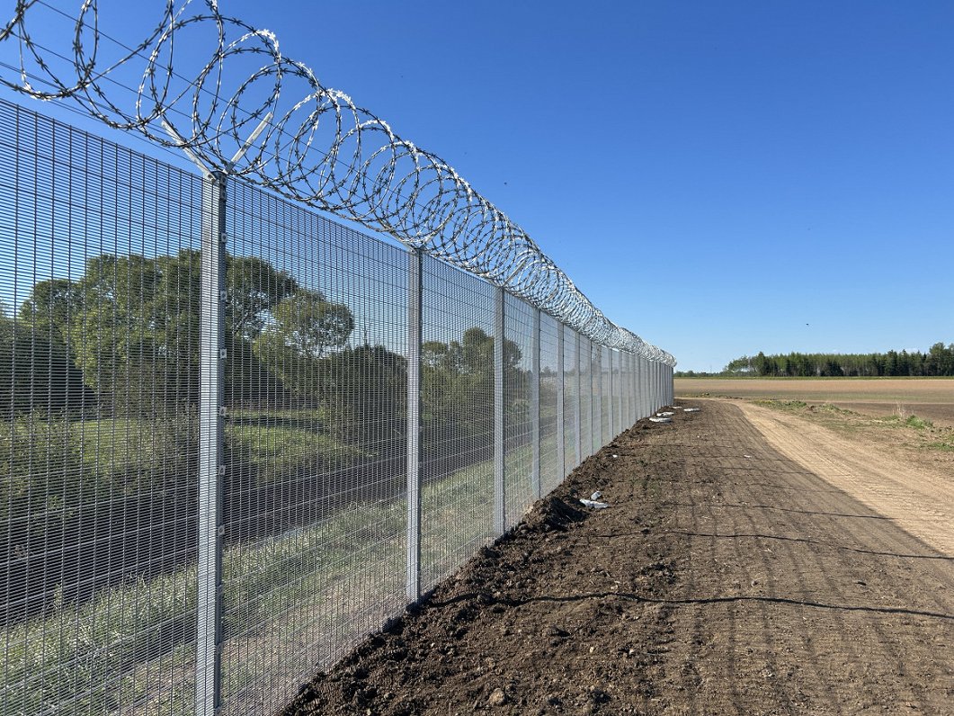 Забор на границе Латвии и РФ