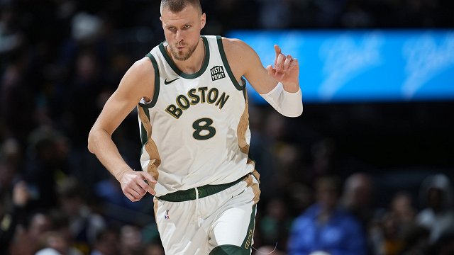 Porziņģis un «Celtics» NBA finālsēriju sāk ar uzvaru