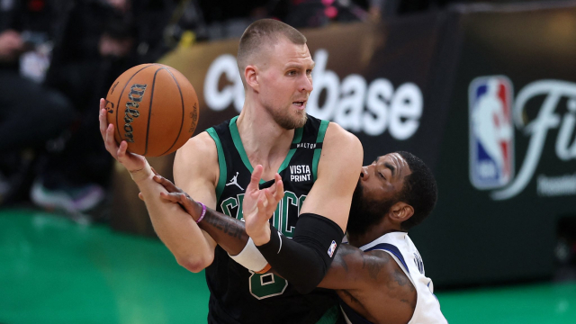 Porziņģim 12 punkti «Celtics» otrajā uzvarā NBA finālsērijā