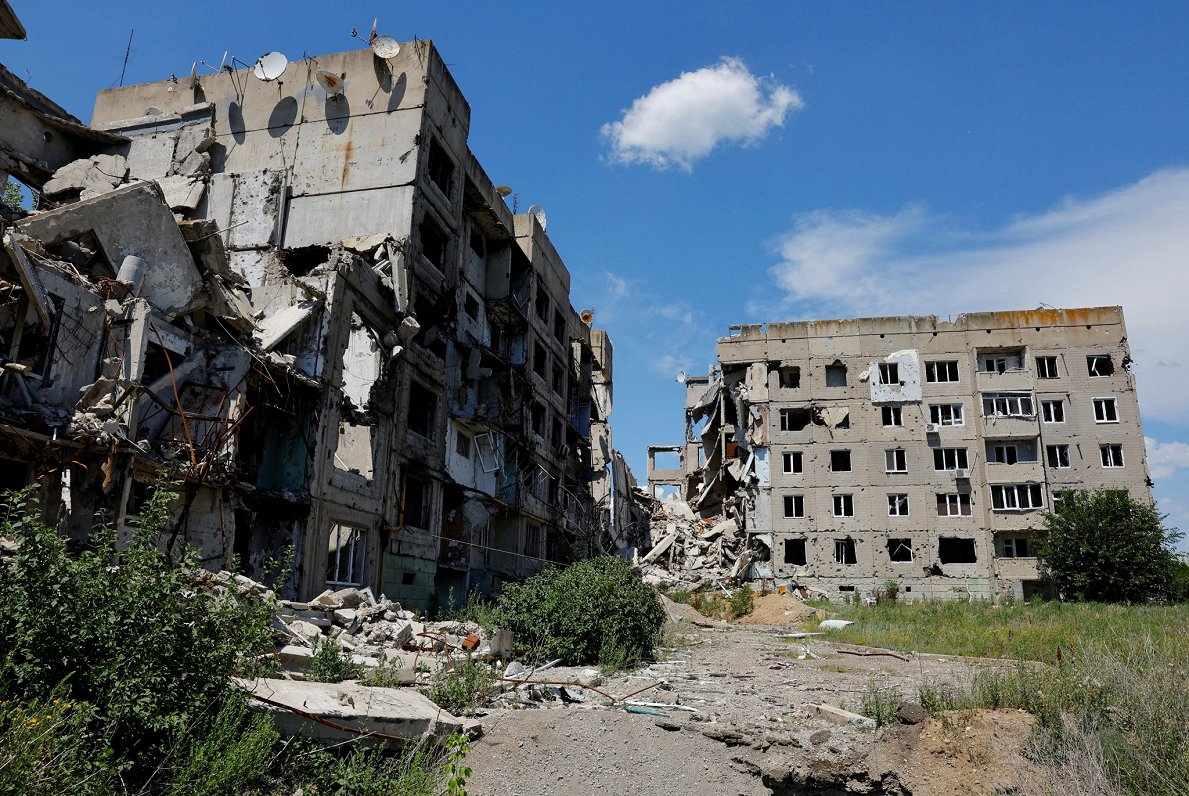 Krievijas triecienos iznīcinātas ēkas Luhanskas apgabalā