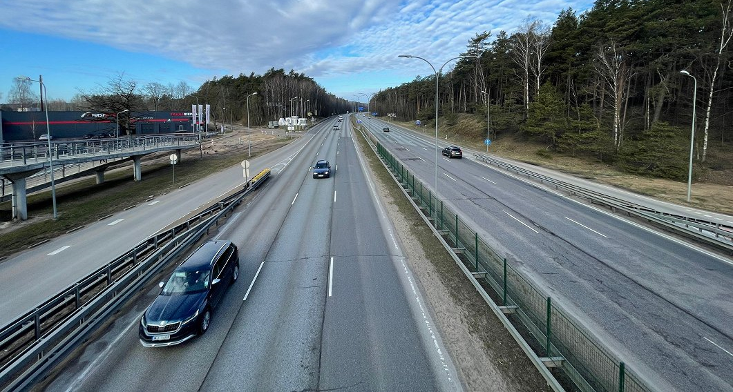 Uz ceļiem trīskāršos vidējā ātruma radaru skaitu; virzīs sodus par ātruma pārsniegšanu līdz 10 km/h