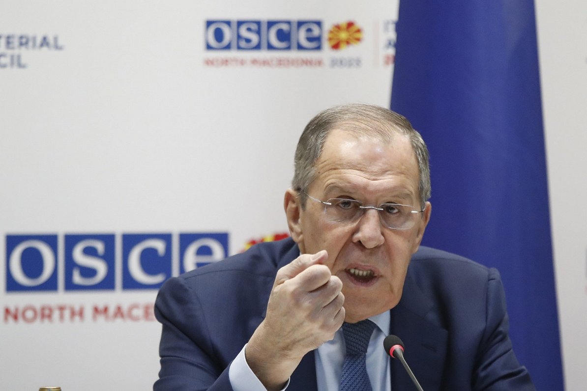 Krievijas ārlietu ministrs Sergejs Lavrovs EDSO ministru padomes sanāksmes laikā Skopjē, Ziemeļmaķed...