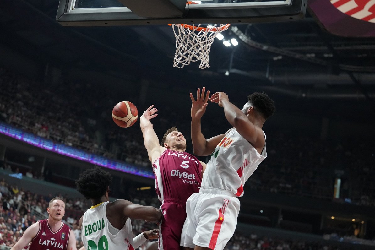 Latvijas un Kamerūnas basketbola izlašu spēle olimpiskā kvalifikācijas turnīra pusfinālā