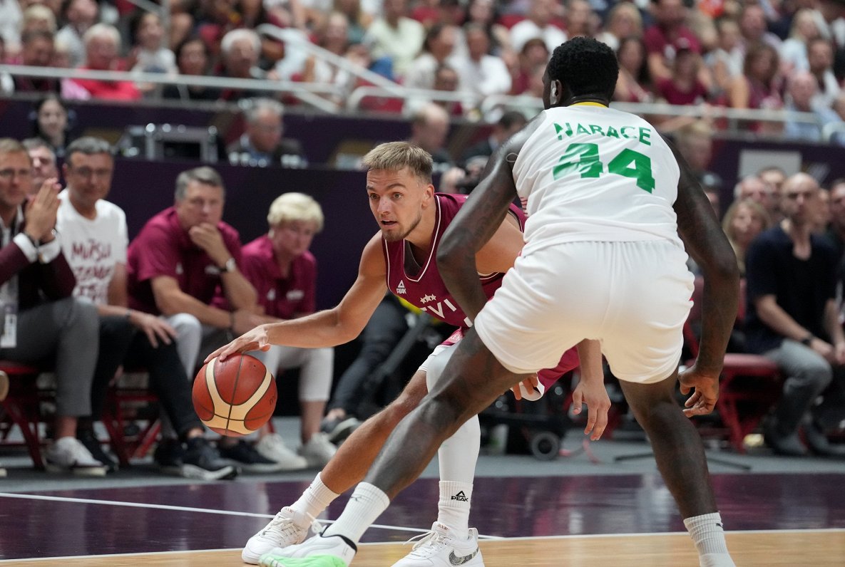 Latvijas un Kamerūnas basketbola izlašu spēle olimpiskā kvalifikācijas turnīra pusfinālā