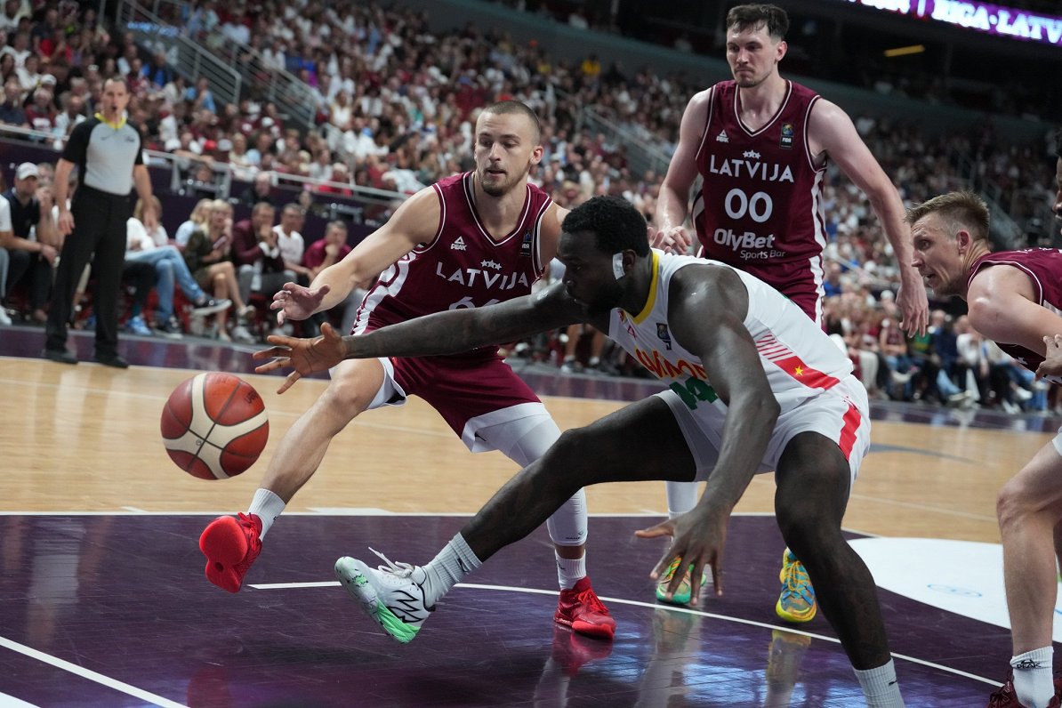 Latvijas un Kamerūnas basketbola izlašu spēle olimpiskā kvalifikācijas turnīra pusfinālā