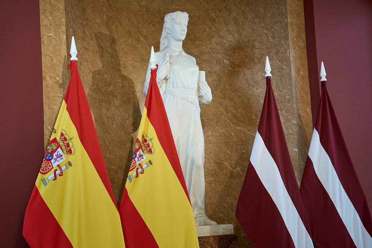 Flags of Spain and Latvia