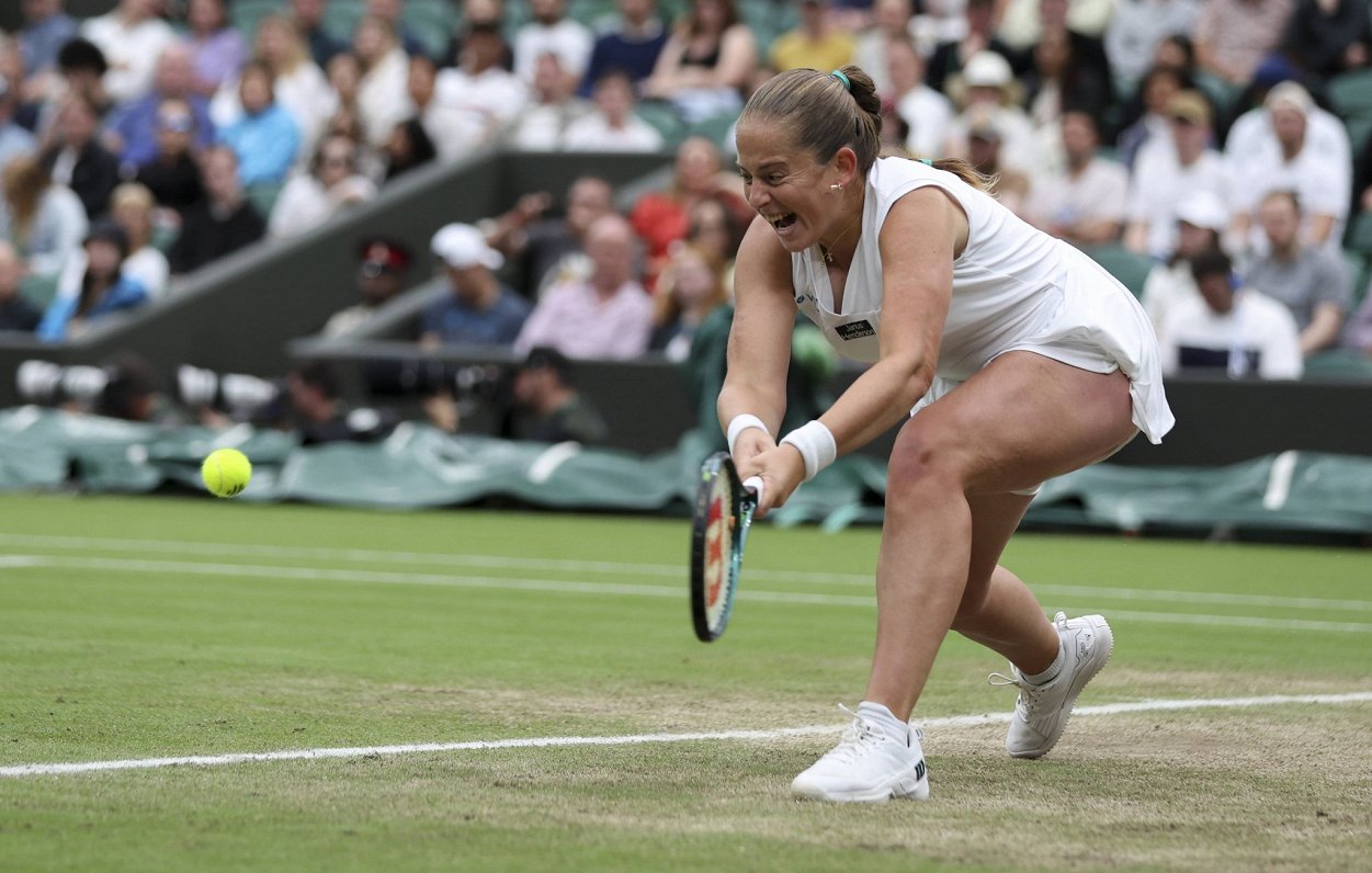 Pārcelta Ostapenko/Kičenokas spēle Vimbldonas dubultspēļu turnīra ceturtdaļfināla