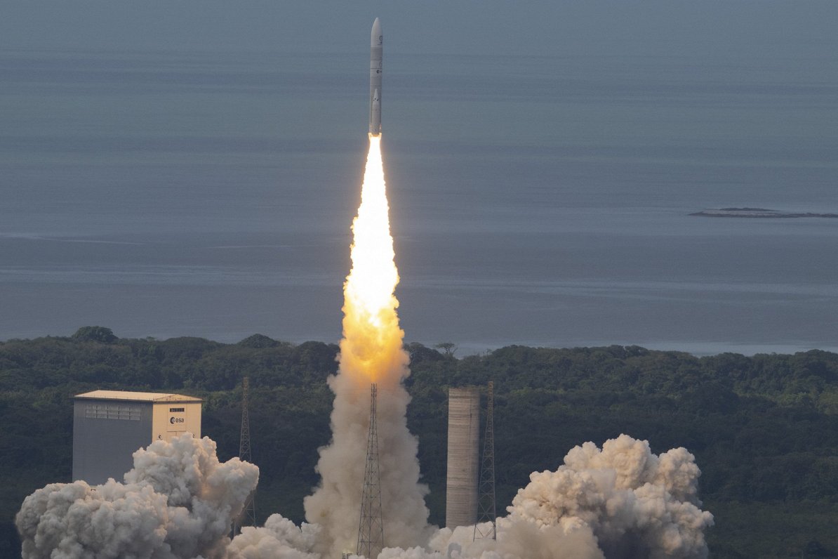 &quot;Ariane 6&quot; raķete dodas kosmosā