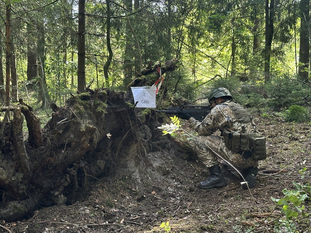 Valsts aizsardzības mācības (VAM) nometne Mežainē.