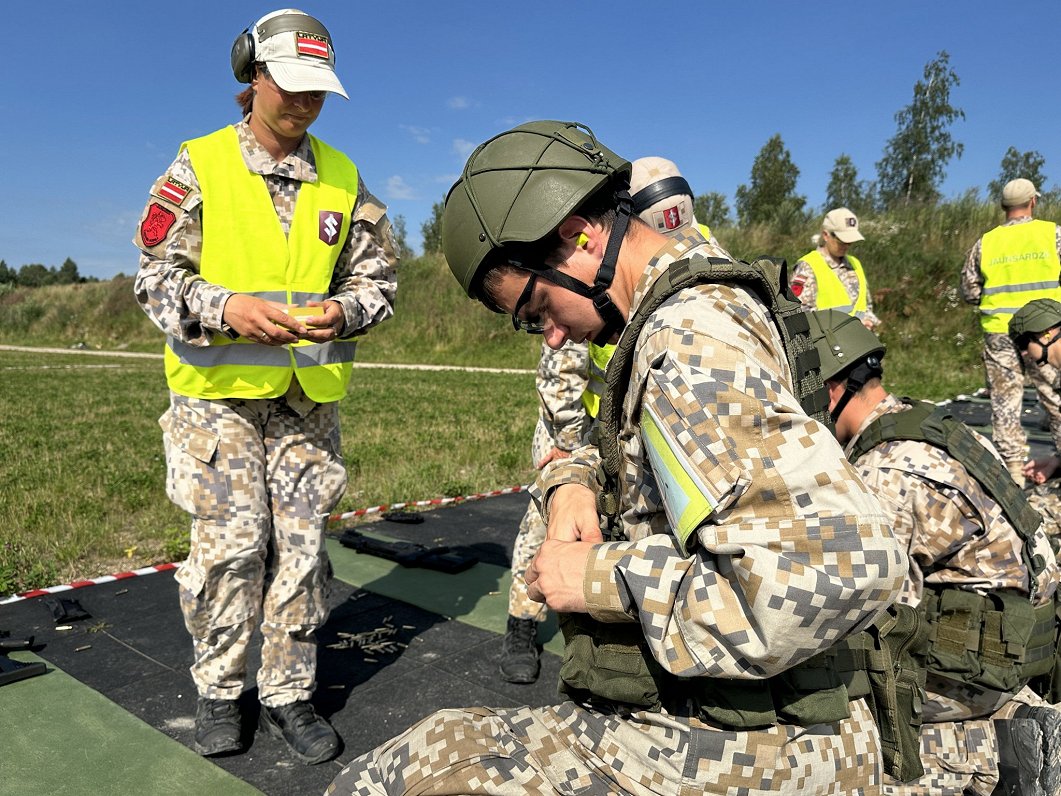 Valsts aizsardzības mācības (VAM) nometne Mežainē.