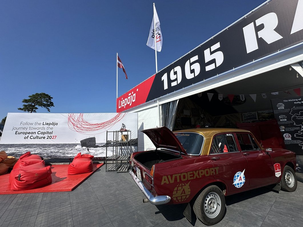 &quot;Rally 1965-2024&quot; vēstures ekspozīcija Karostā WRC Servisa parkā.