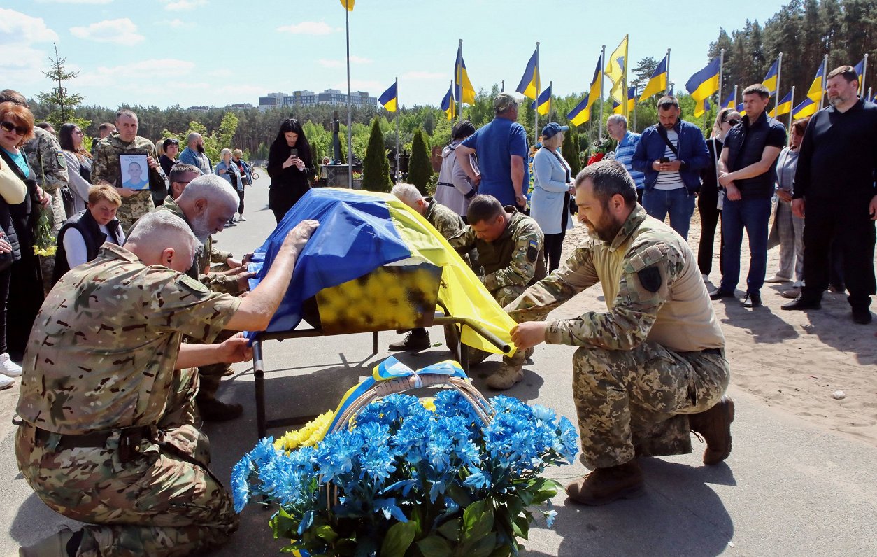 Pokrovskā bojā gājuša Ukrainas armijas karavīra bēru ceremonija.