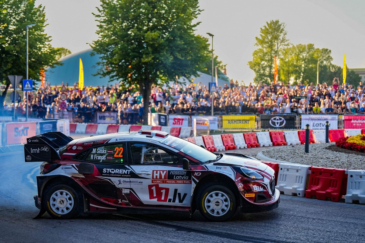 Mārtiņa Seska/Renāra Franča ekipāža Latvijas WRC posma Liepājas pilsētas ātrumposmā.