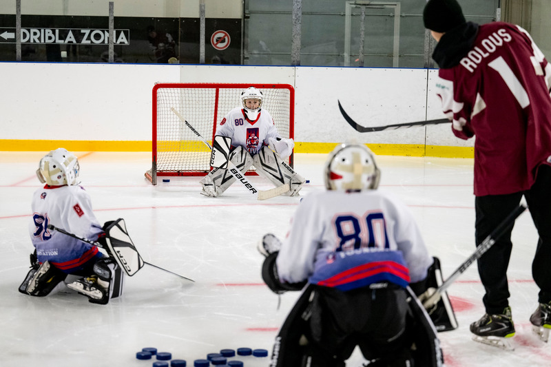 Par godu hokejistam Kivleniekam rīkotā jauno vārtsargu programma šogad aizvadīta ar nebijušu vērienu
