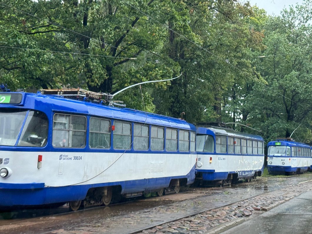 Apturēta kustība 2. tramvaja līnijā.