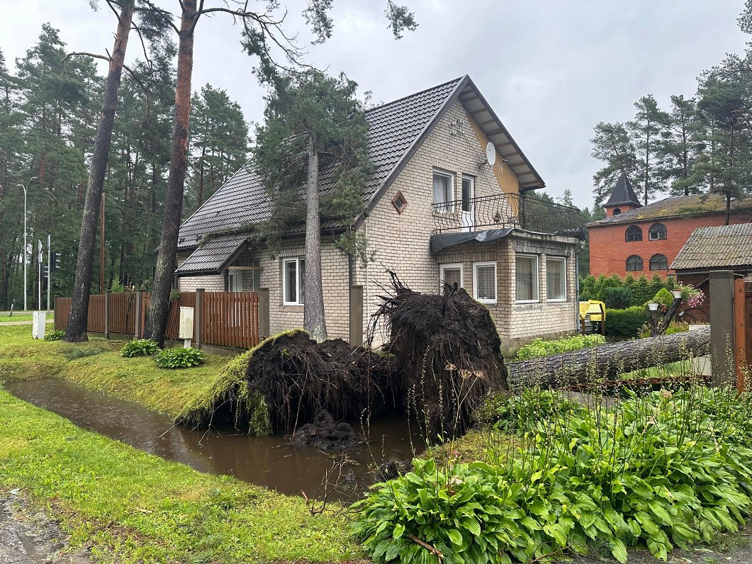 Vētras radītie postījumi Jūrmalā.