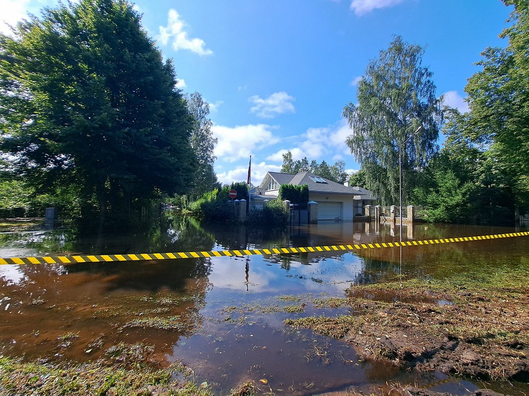 Vētras plūdu skartā Jūrmala.