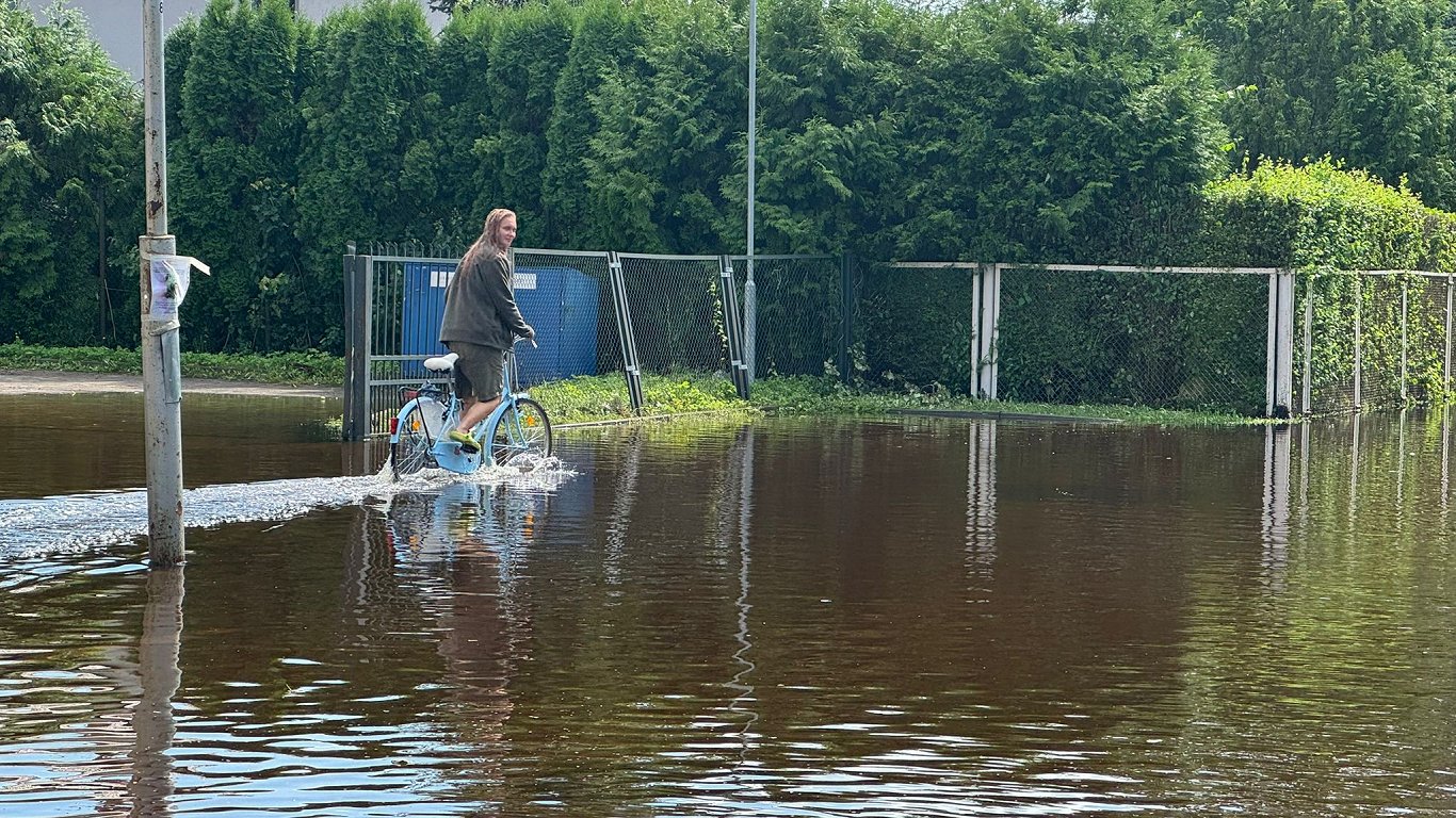 Vētras sekas Jūrmalā.