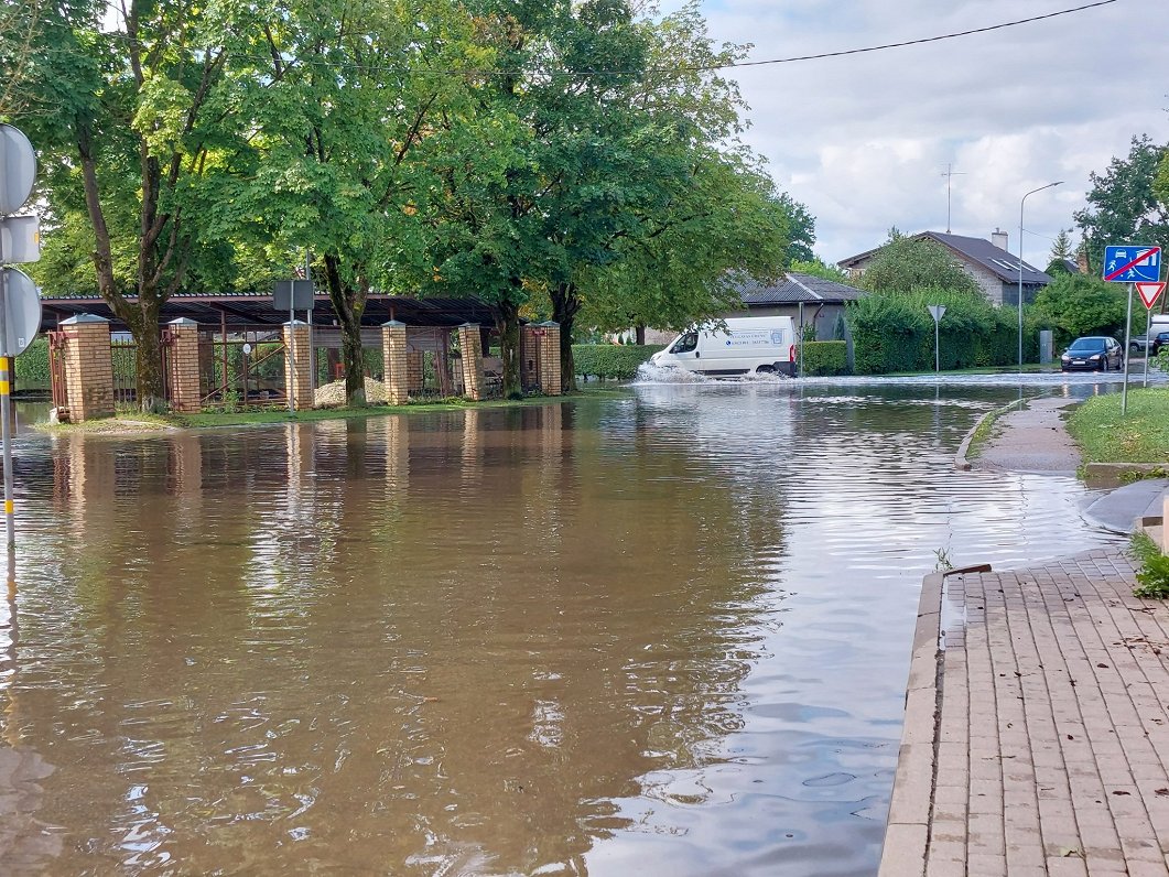 Lietavu izraisītie plūdi Jelgavā.