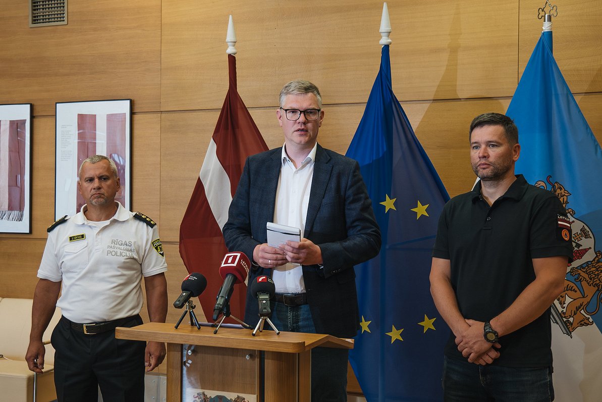 Rīgas mērs Vilnis Ķirsis (&quot;Jaunā Vienotība&quot;) preses konferencē ziņo par atbalstu vētras se...