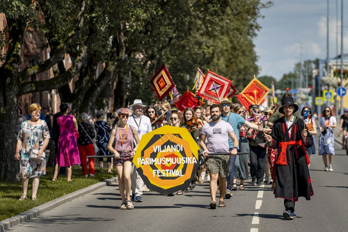 Vīlandes Folkfestivāls 2024 – atklāšanas gājiens