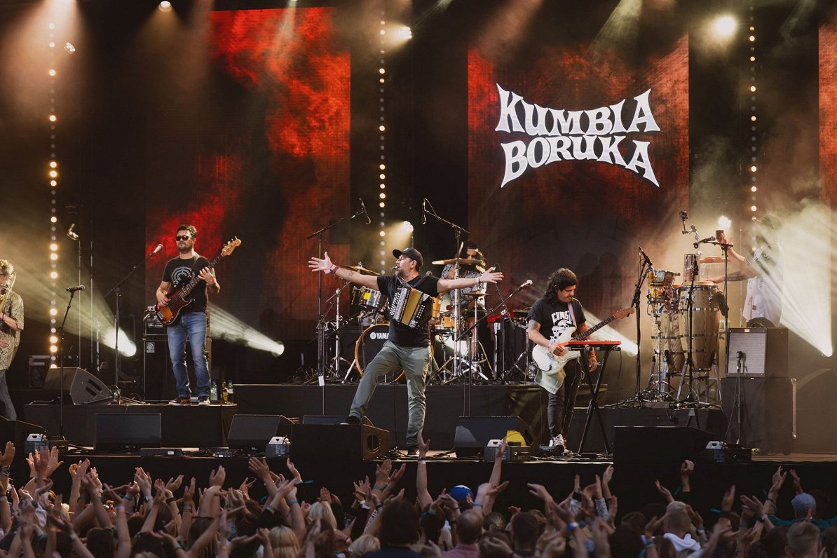 &quot;Kumbia Boruka&quot; Vīlandes Folkfestivālā 2024