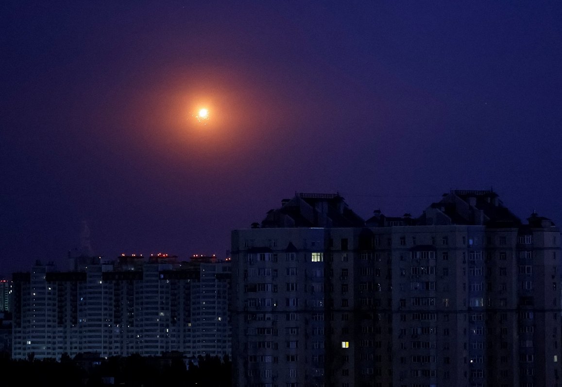 Взрыв беспилотника в ночном небе. Киев. 31.07.2024