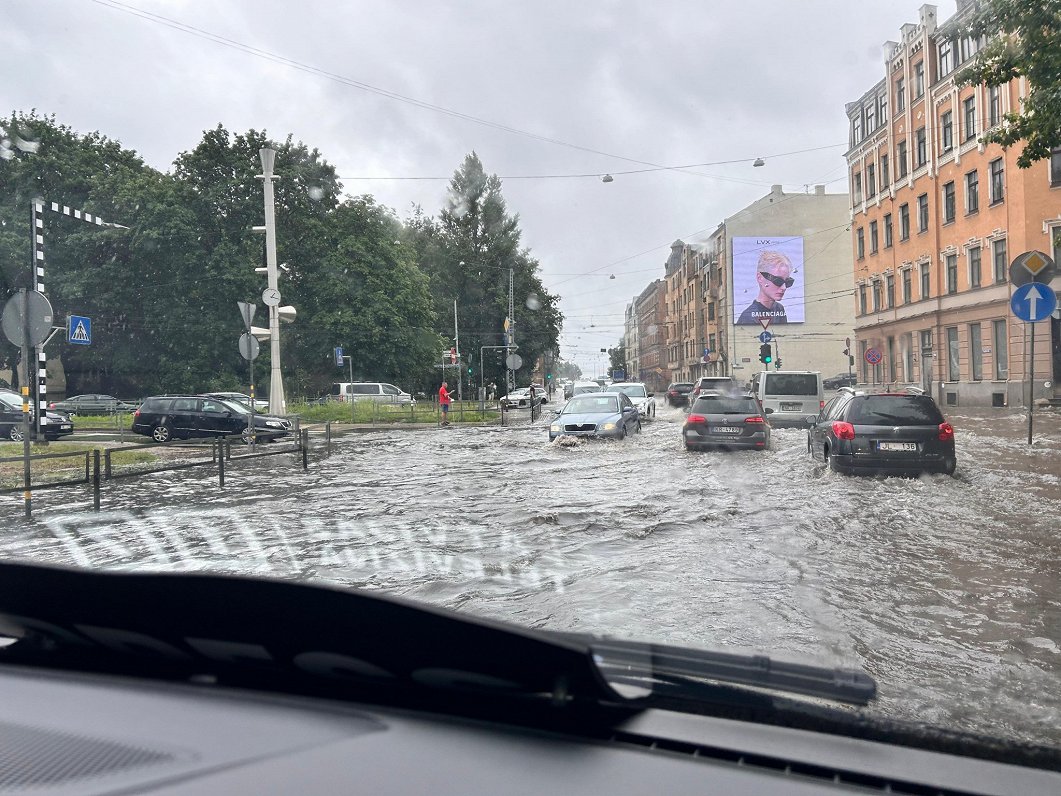 Lietusgāze Rīgā, 2024. gada vasarā. Foto no arhīva