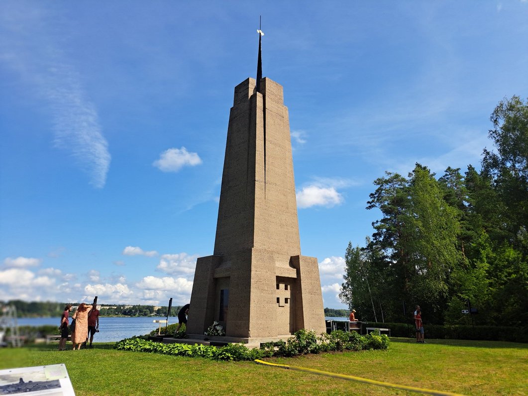 Памятник на Острове смерти