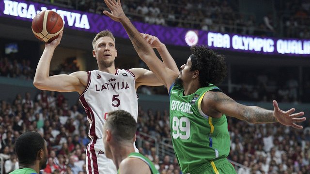 Rūgts zaudējums Latvijas basketbola izlasei, olimpiskais sapnis izdziest pēdējā spēlē