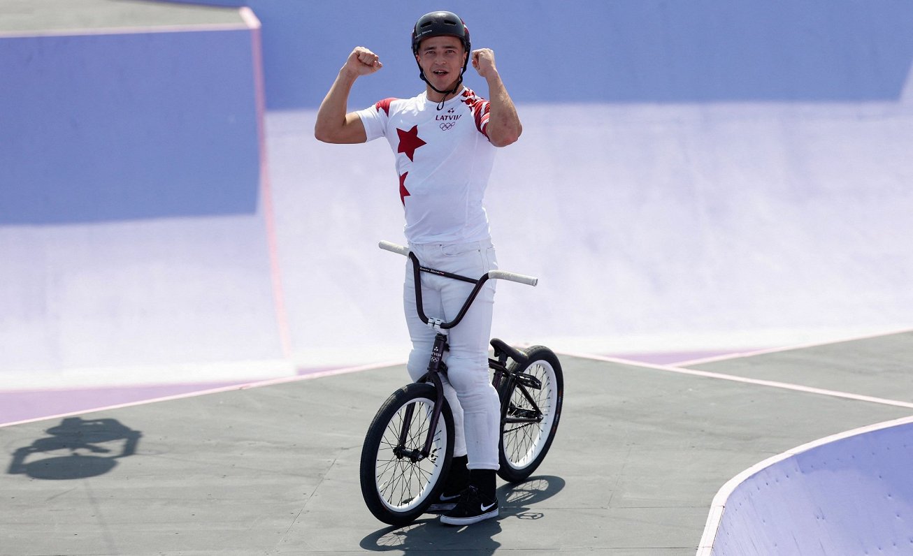 Ernests Zēbolds pēc sacensībām BMX frīstailā Parīzes olimpiskajās spēlēs