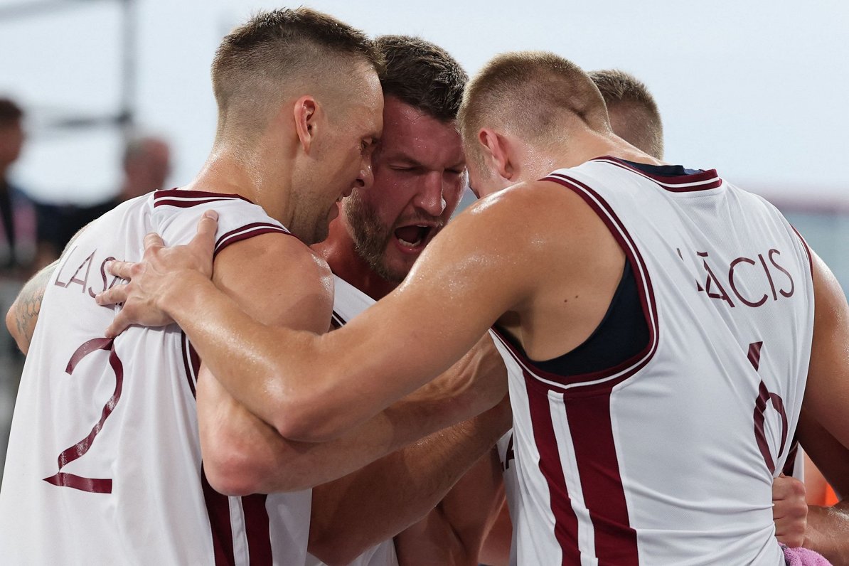 TIEŠRAIDE: Latvijas 3x3 basketbolisti lūko turpināt uzvaru gājienu cīņā pret ASV