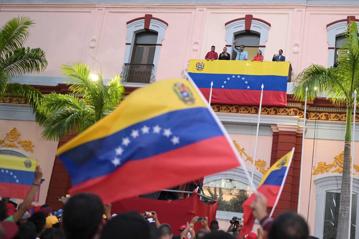 Venecuēlas prezidents Nikolas Maduro sniedz runu no prezidenta pils Karakasā. 2024. gada 1. augusts.