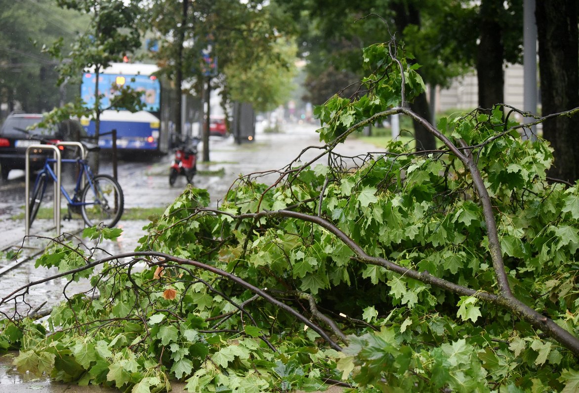 Vētra Rīgas budžetā iecirtusi vairāk nekā 1,6 miljonu eiro robu