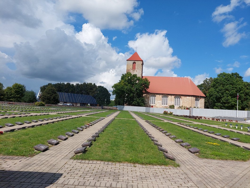 Lestenes memoriāls un topošās muzeja ēkas spāru svētki.